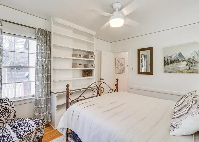 < 1 Mi To Midtown: Pet-Friendly Home In Reno!