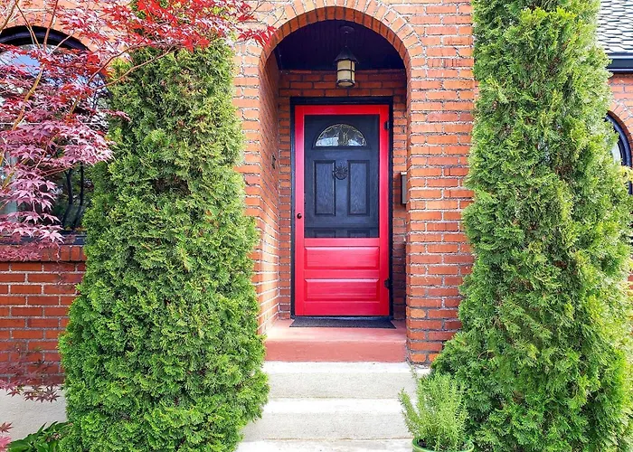 Ski, Shop & Explore: Walkable Midtown Reno Oasis!
